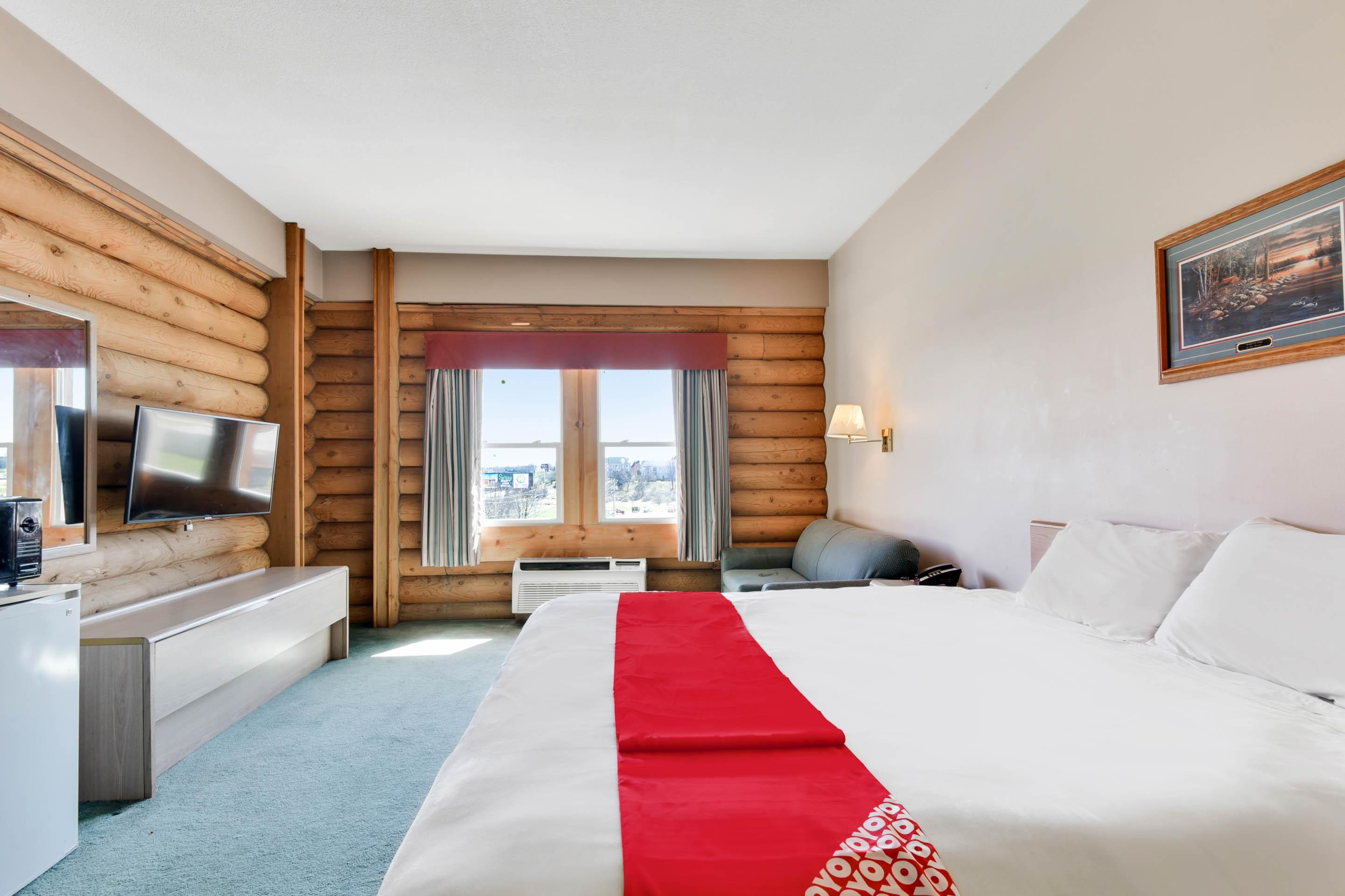 Casa Loma Inn & Suites By Oyo Davenport Ia Near I-80 ภายนอก รูปภาพ