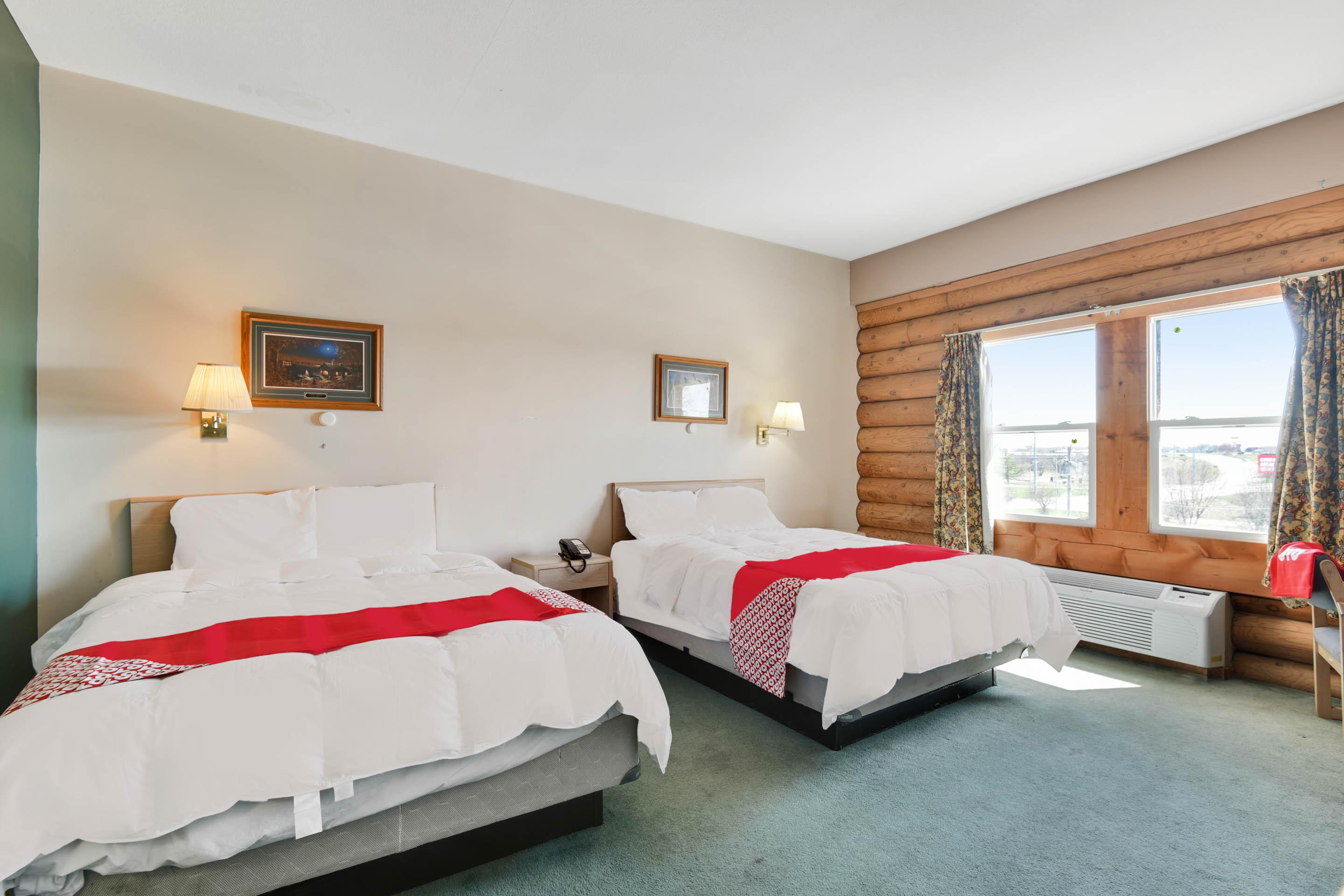 Casa Loma Inn & Suites By Oyo Davenport Ia Near I-80 ภายนอก รูปภาพ
