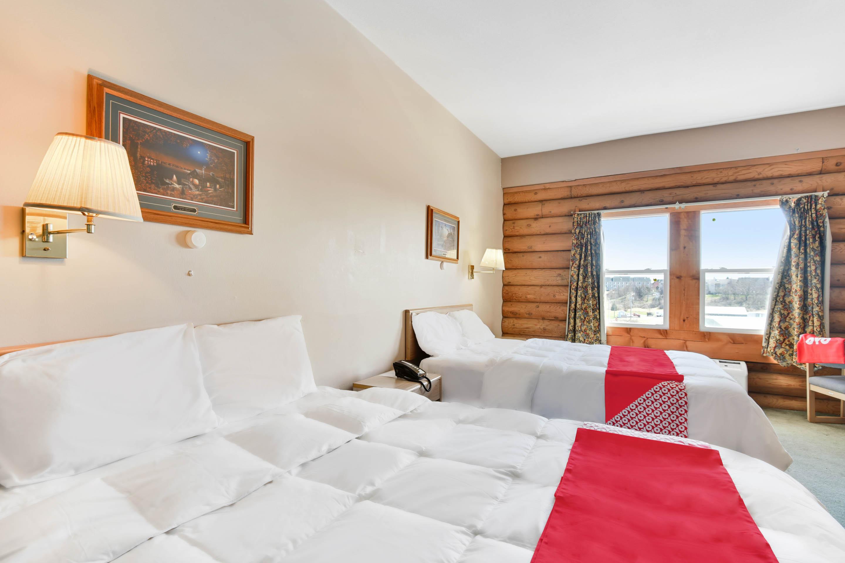 Casa Loma Inn & Suites By Oyo Davenport Ia Near I-80 ภายนอก รูปภาพ