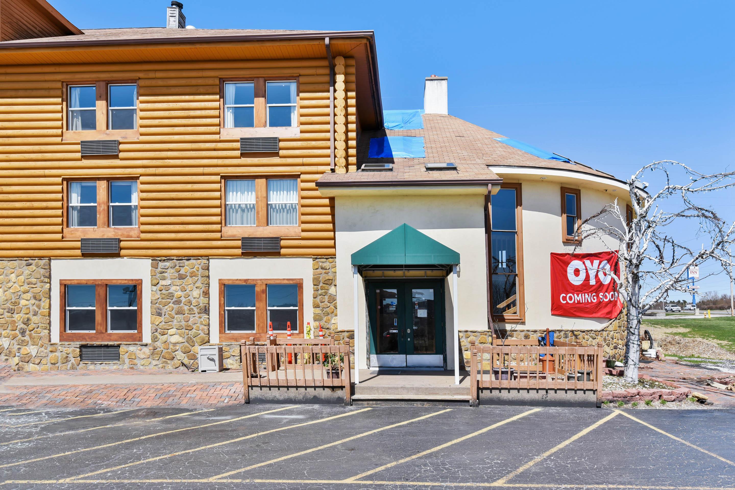 Casa Loma Inn & Suites By Oyo Davenport Ia Near I-80 ภายนอก รูปภาพ