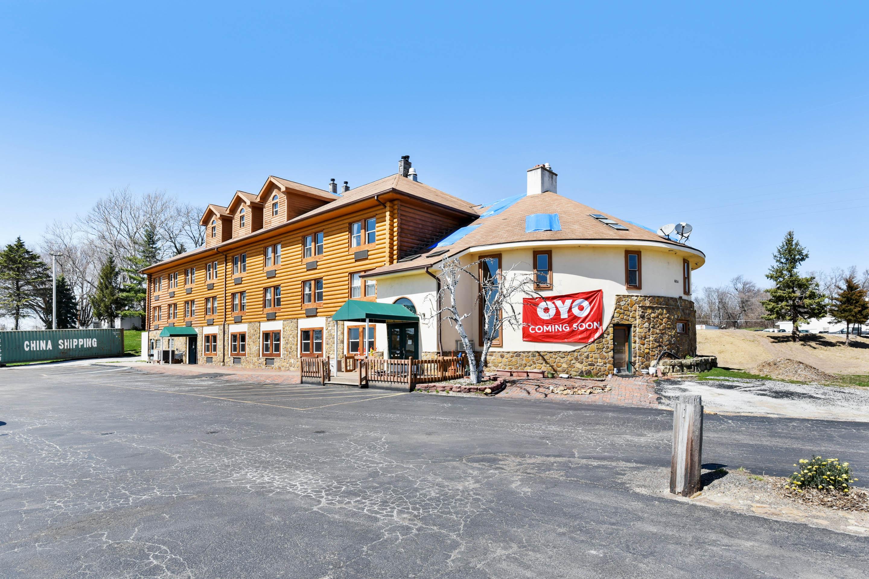 Casa Loma Inn & Suites By Oyo Davenport Ia Near I-80 ภายนอก รูปภาพ