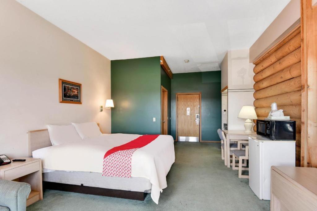 Casa Loma Inn & Suites By Oyo Davenport Ia Near I-80 ภายนอก รูปภาพ
