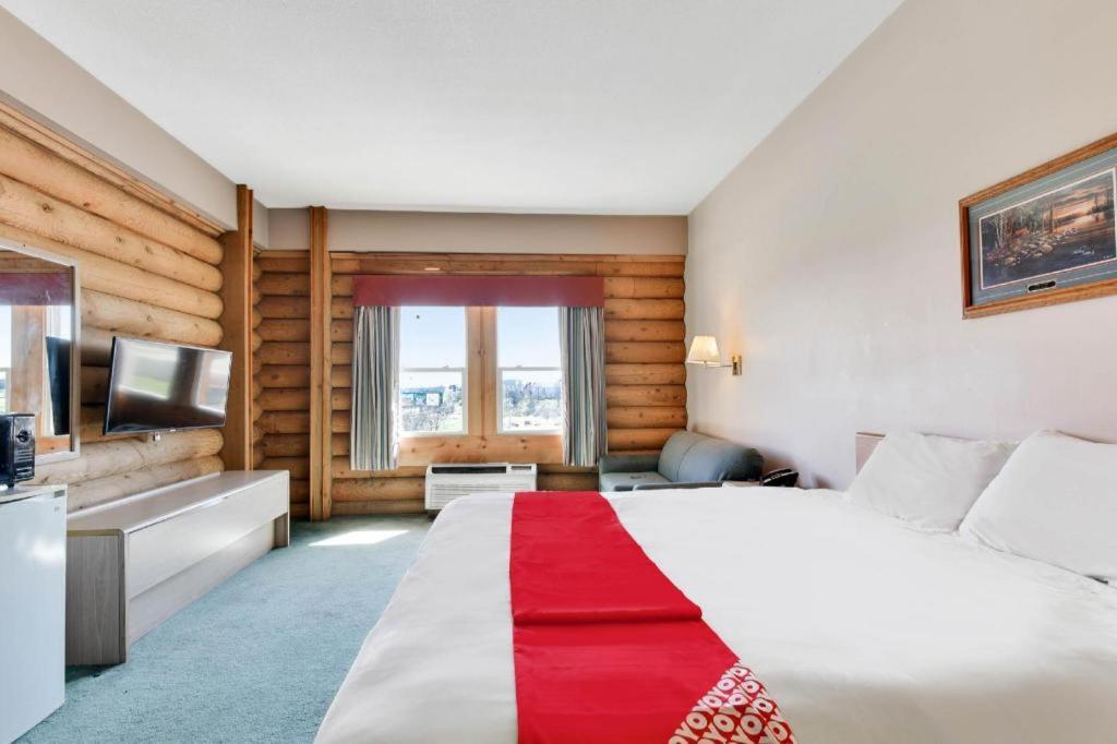Casa Loma Inn & Suites By Oyo Davenport Ia Near I-80 ภายนอก รูปภาพ