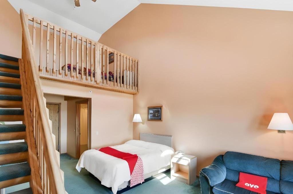 Casa Loma Inn & Suites By Oyo Davenport Ia Near I-80 ภายนอก รูปภาพ