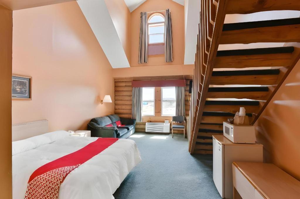 Casa Loma Inn & Suites By Oyo Davenport Ia Near I-80 ภายนอก รูปภาพ