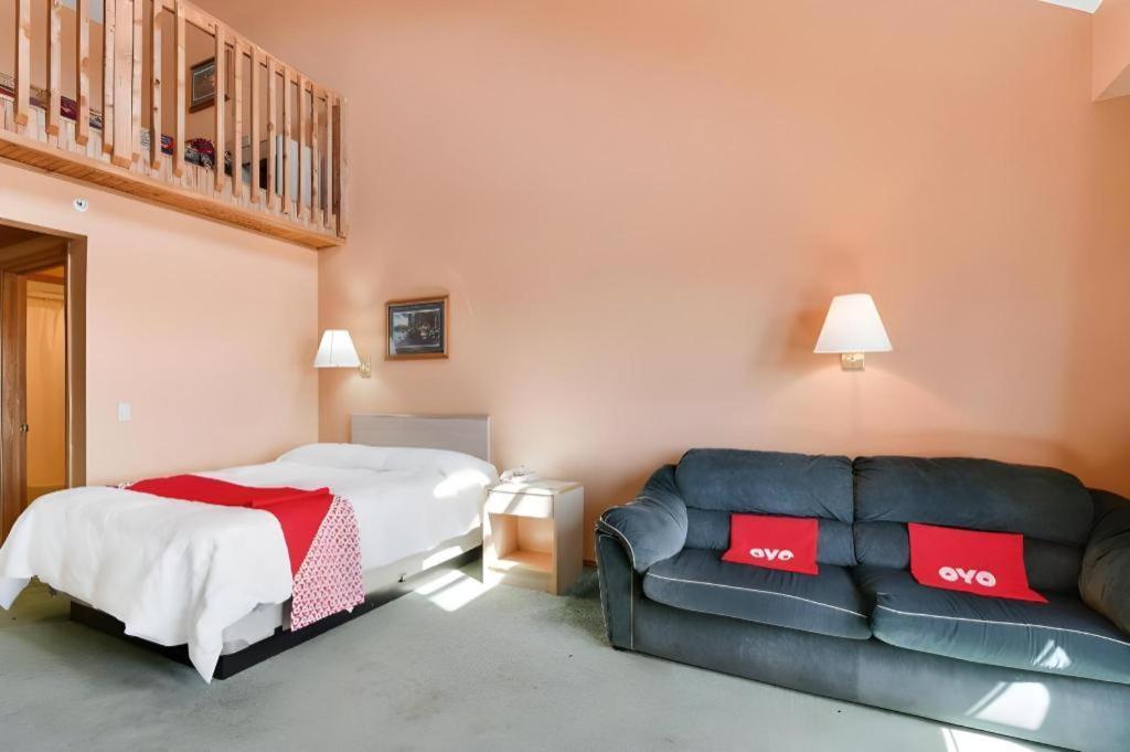 Casa Loma Inn & Suites By Oyo Davenport Ia Near I-80 ภายนอก รูปภาพ