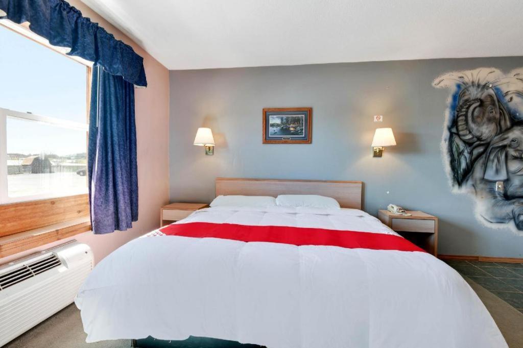 Casa Loma Inn & Suites By Oyo Davenport Ia Near I-80 ภายนอก รูปภาพ