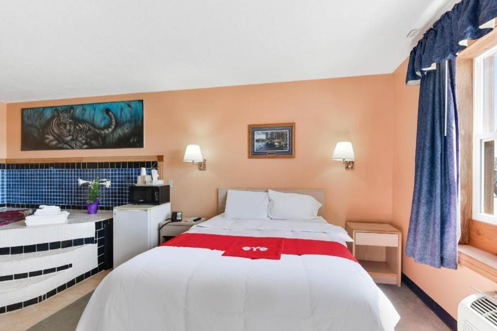 Casa Loma Inn & Suites By Oyo Davenport Ia Near I-80 ภายนอก รูปภาพ