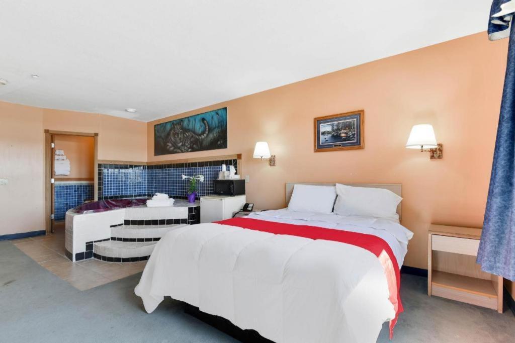 Casa Loma Inn & Suites By Oyo Davenport Ia Near I-80 ภายนอก รูปภาพ