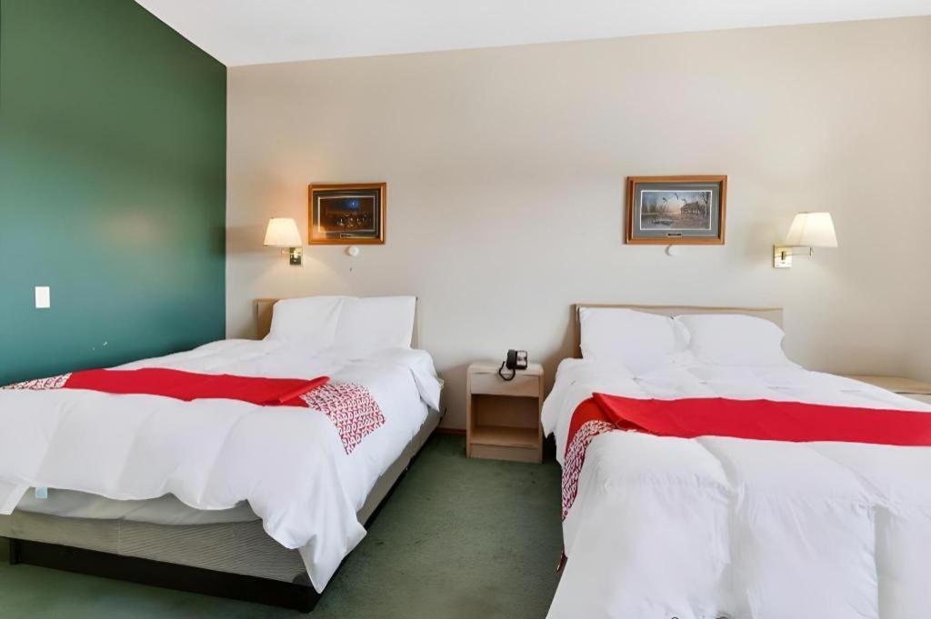 Casa Loma Inn & Suites By Oyo Davenport Ia Near I-80 ภายนอก รูปภาพ