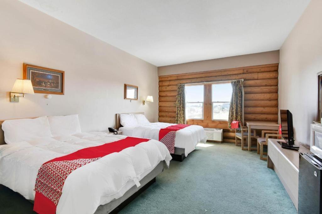 Casa Loma Inn & Suites By Oyo Davenport Ia Near I-80 ภายนอก รูปภาพ