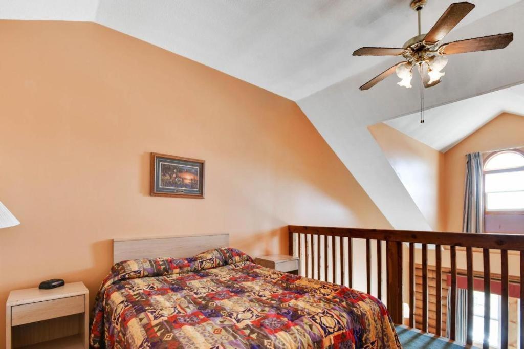 Casa Loma Inn & Suites By Oyo Davenport Ia Near I-80 ภายนอก รูปภาพ
