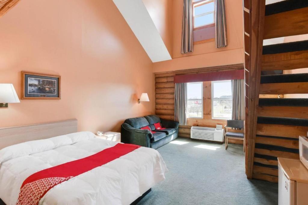 Casa Loma Inn & Suites By Oyo Davenport Ia Near I-80 ภายนอก รูปภาพ