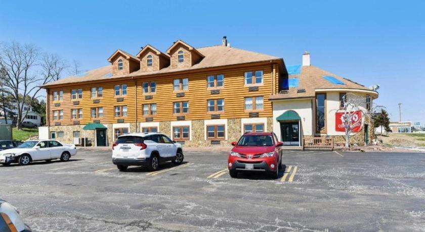 Casa Loma Inn & Suites By Oyo Davenport Ia Near I-80 ภายนอก รูปภาพ