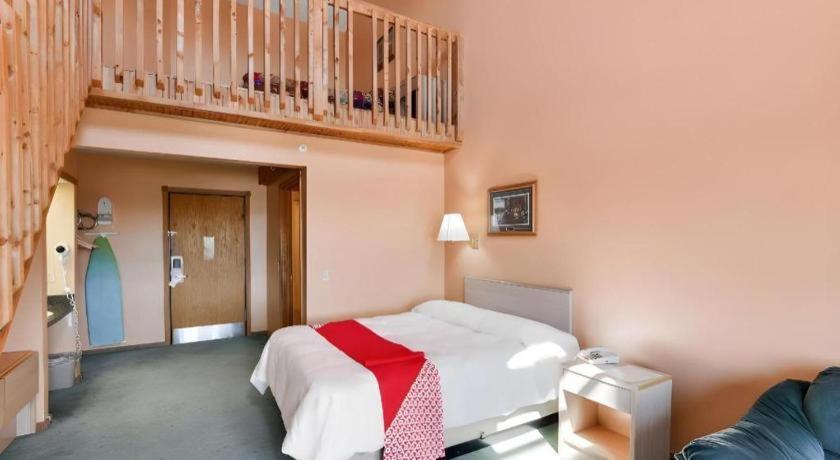 Casa Loma Inn & Suites By Oyo Davenport Ia Near I-80 ภายนอก รูปภาพ