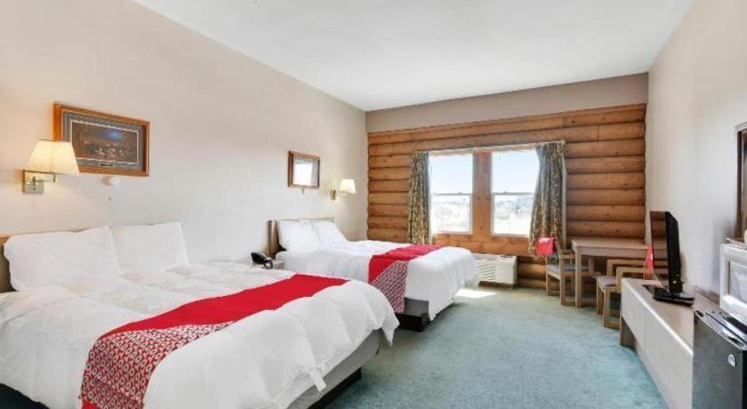 Casa Loma Inn & Suites By Oyo Davenport Ia Near I-80 ภายนอก รูปภาพ