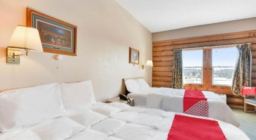 Casa Loma Inn & Suites By Oyo Davenport Ia Near I-80 ภายนอก รูปภาพ