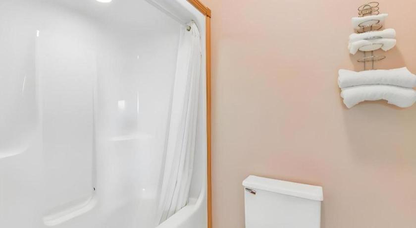 Casa Loma Inn & Suites By Oyo Davenport Ia Near I-80 ภายนอก รูปภาพ