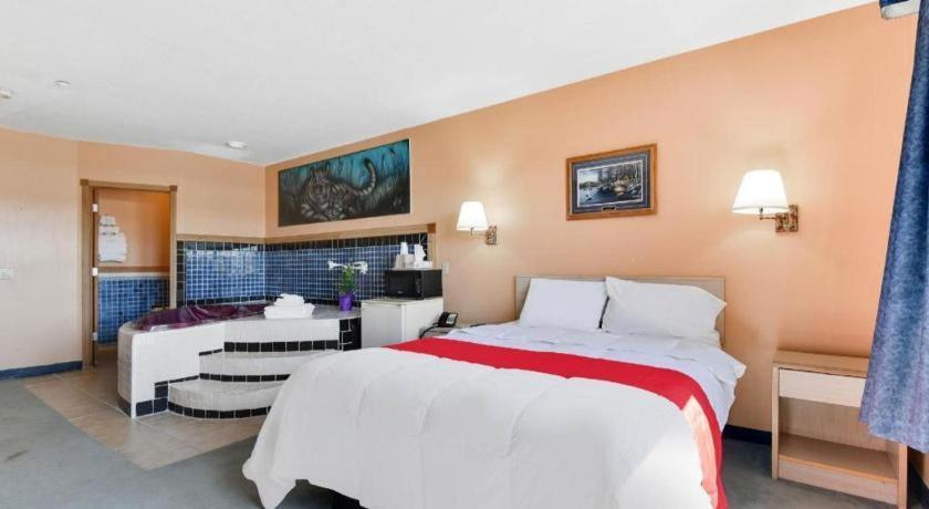 Casa Loma Inn & Suites By Oyo Davenport Ia Near I-80 ภายนอก รูปภาพ