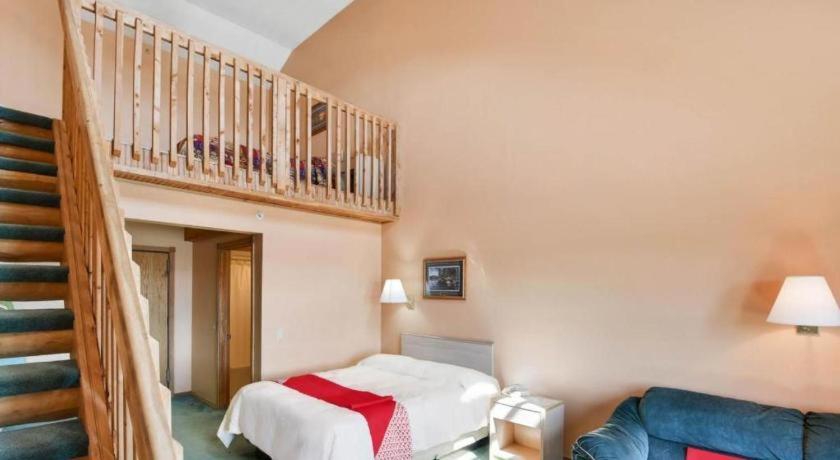 Casa Loma Inn & Suites By Oyo Davenport Ia Near I-80 ภายนอก รูปภาพ