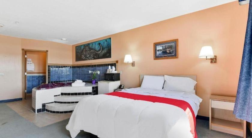 Casa Loma Inn & Suites By Oyo Davenport Ia Near I-80 ภายนอก รูปภาพ