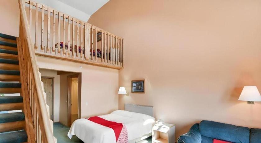 Casa Loma Inn & Suites By Oyo Davenport Ia Near I-80 ภายนอก รูปภาพ