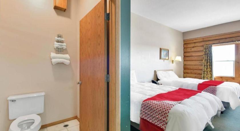 Casa Loma Inn & Suites By Oyo Davenport Ia Near I-80 ภายนอก รูปภาพ